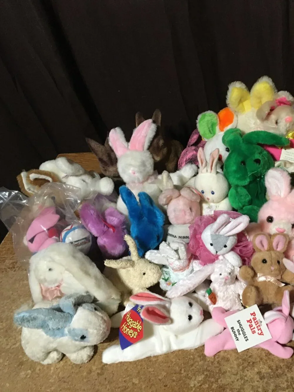 LOT OF 36 BUNNY RABBIT PLUSH BEANIE EASTER RUSS BERRIE APPLAUSE ENERGIZER BUNNY